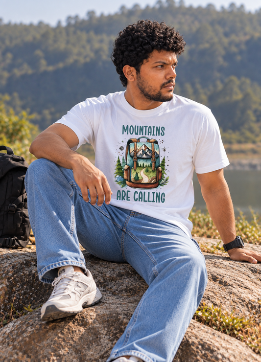 "Mountains Are Calling" : Classic fit T-Shirt